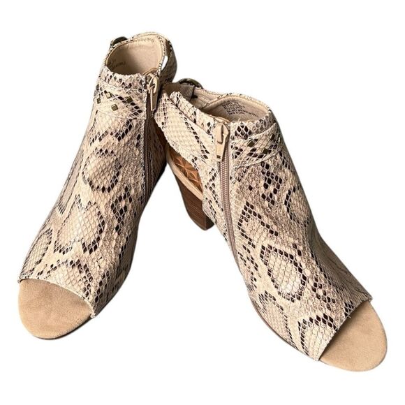 Baretraps- Size 9.5 Snakeskin Heels - Picture 1 of 6